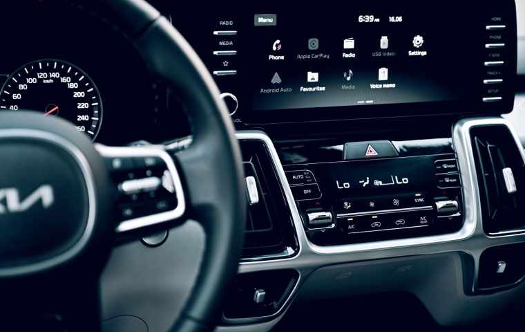 Apple CarPlay vs Android Auto: Which One Fits Your Phone Better?