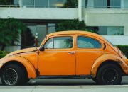 shallow focus photography of orange Volkswagen Beetle