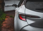 A close up of the tail lights of a car